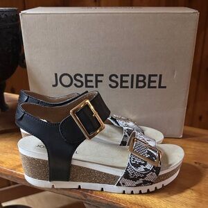 Josef Seibel size 38 7 7.5 Black and Snake Print Women's Sandals